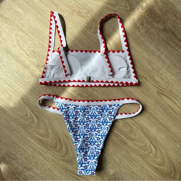 Bikini - Picture 2 of 2